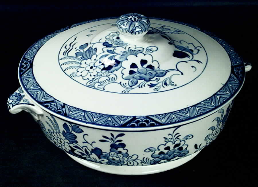 Netherland (Blue) Round Covered Vegetable by Booths-1