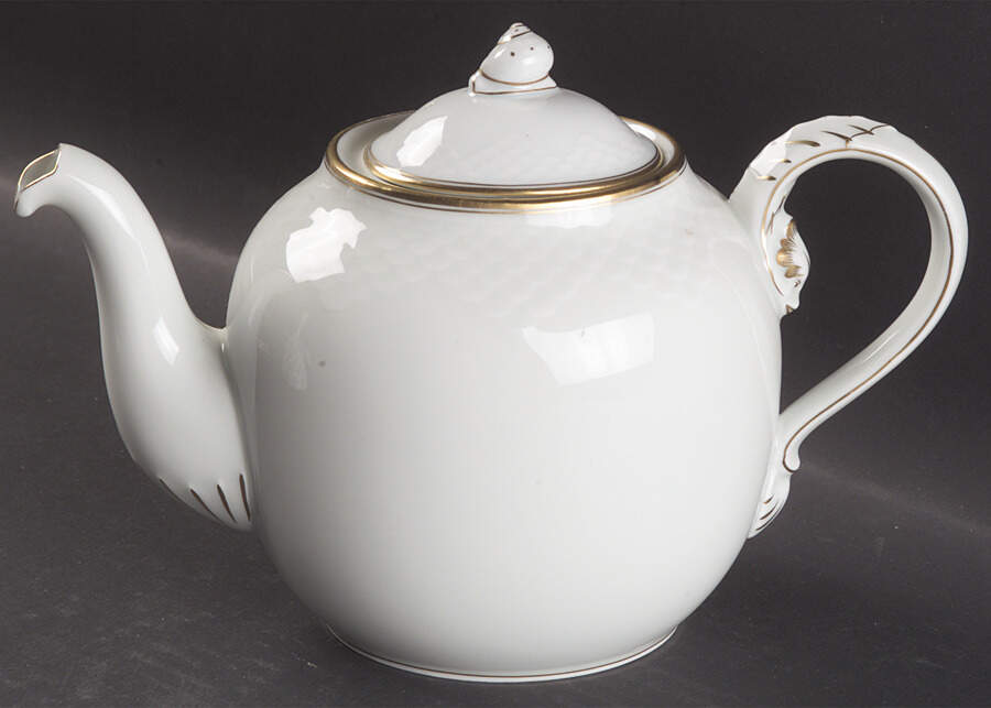 Akjaer (White Background) Teapot & Lid by Bing & Grondahl-1