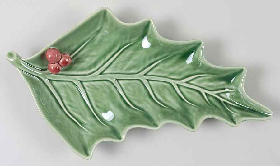 Holly (Christmas Holly) 10" Leaf Dish by Bordallo Pinheiro-1
