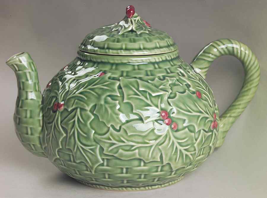 Holly (Christmas Holly) Teapot & Lid by Bordallo Pinheiro-1