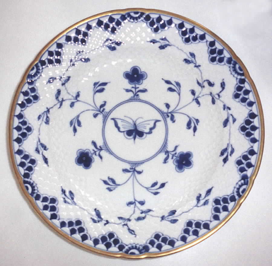 Dickens Dinner Plate by Bing & Grondahl-1
