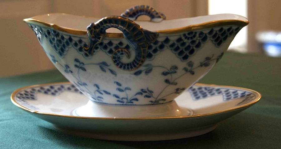 Dickens Gravy Boat with Attached Underplate by Bing & Grondahl-1