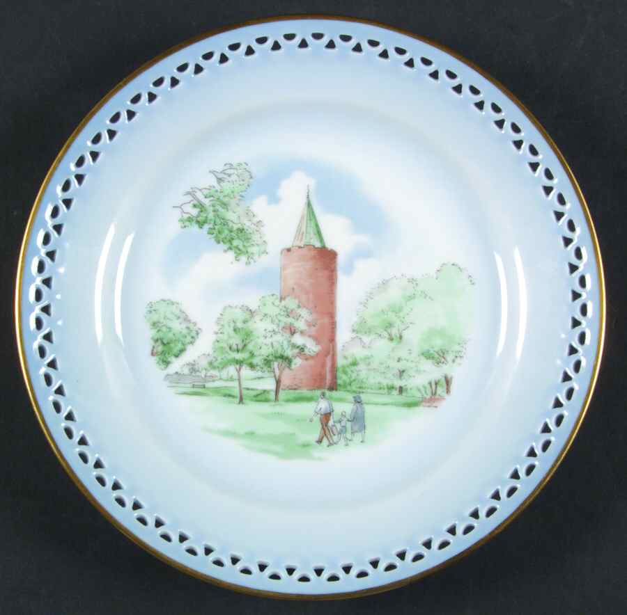 BIG36 Dessert/Pie Plate by Bing & Grondahl-1