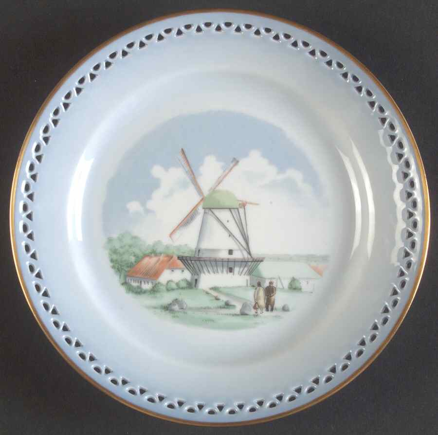 BIG36 Dessert/Pie Plate by Bing & Grondahl-1