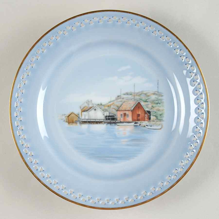 BIG36 Dessert/Pie Plate by Bing & Grondahl-1
