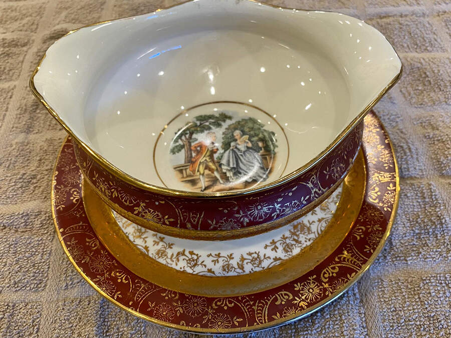 BRM4 Gravy Boat with Attached Underplate by Bromley-1