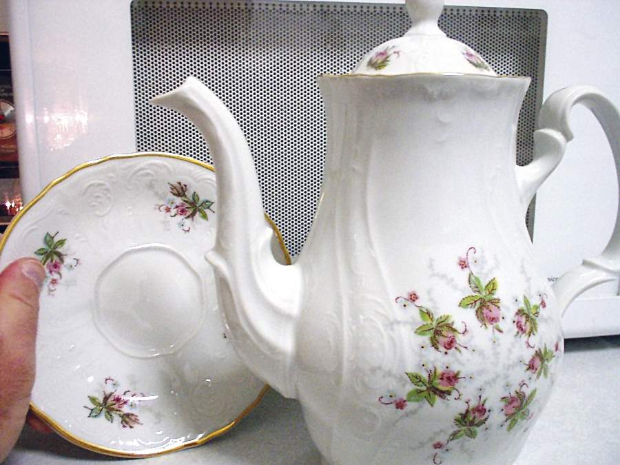 Rosebud Coffee Pot & Lid by Thun-1