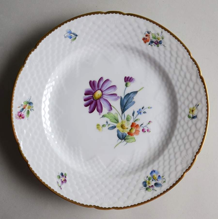 BIG39 Dinner Plate by Bing & Grondahl-1