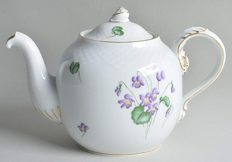 BIG47 Teapot & Lid by Bing & Grondahl-1