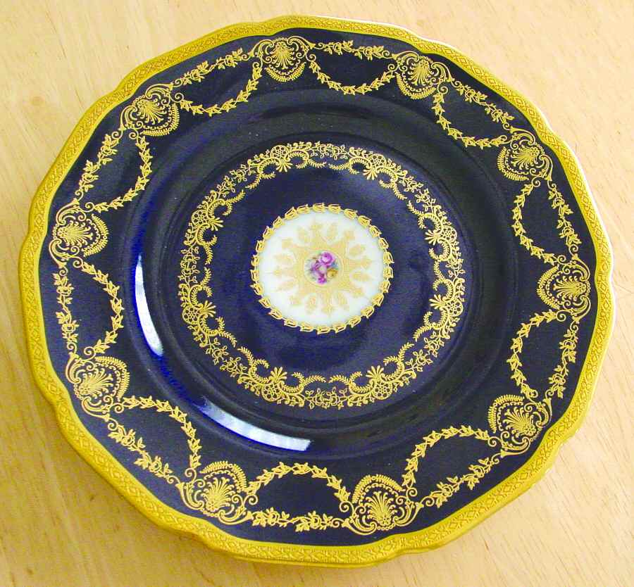 770 Saucer by Black Knight-1