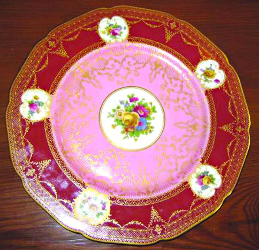 962 Dinner Plate by Black Knight-1