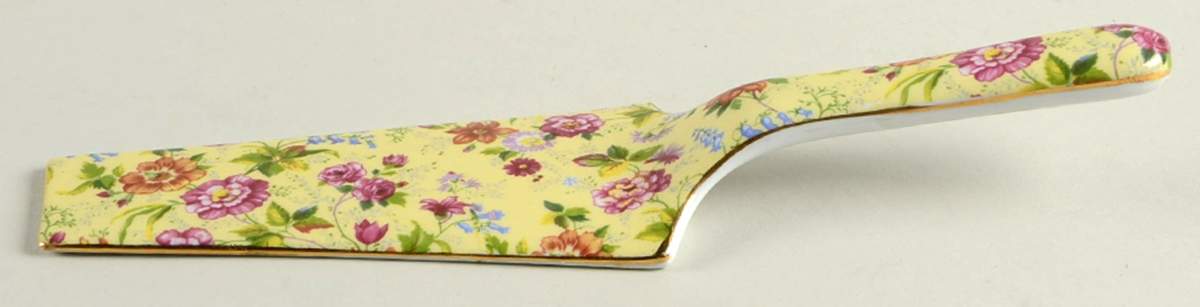 Charlotte Chintz (Scalloped) Solid Ceramic Pie/Cake Server by Baum Brothers-1