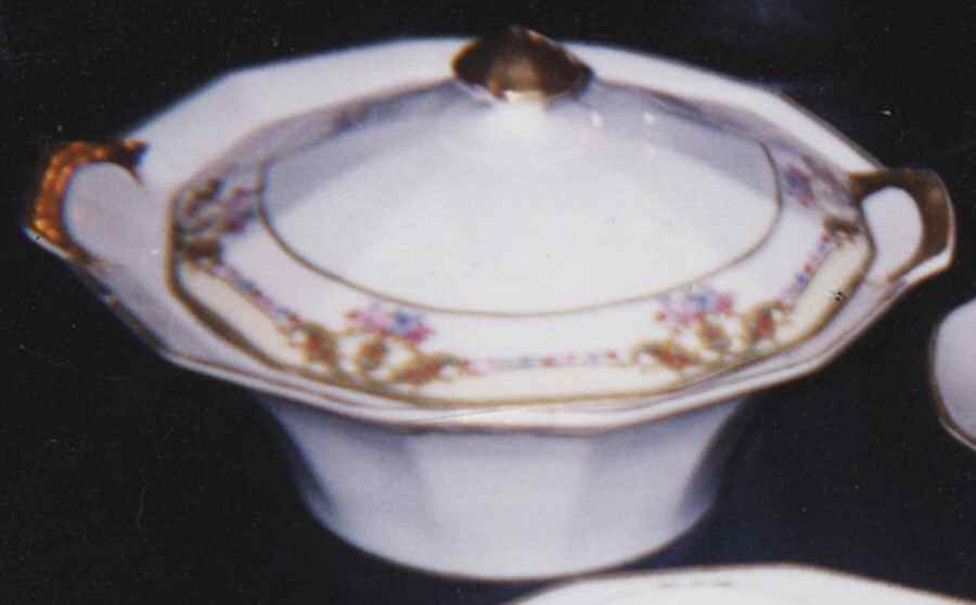 BCO26 Round Covered Vegetable by Bloch & Co-1