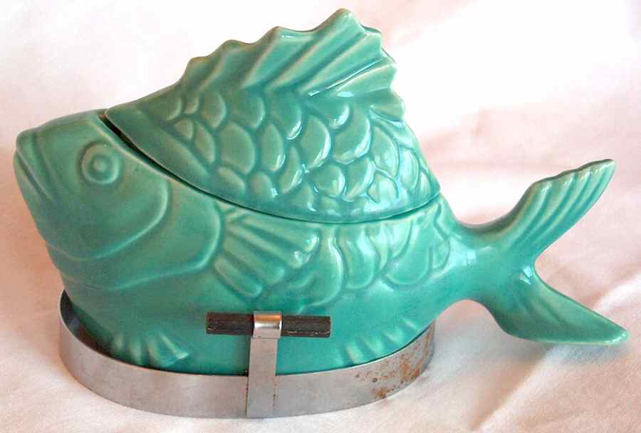 Chicken of the Sea Fish Shape Tuna Baker & Lid by Bauer-1