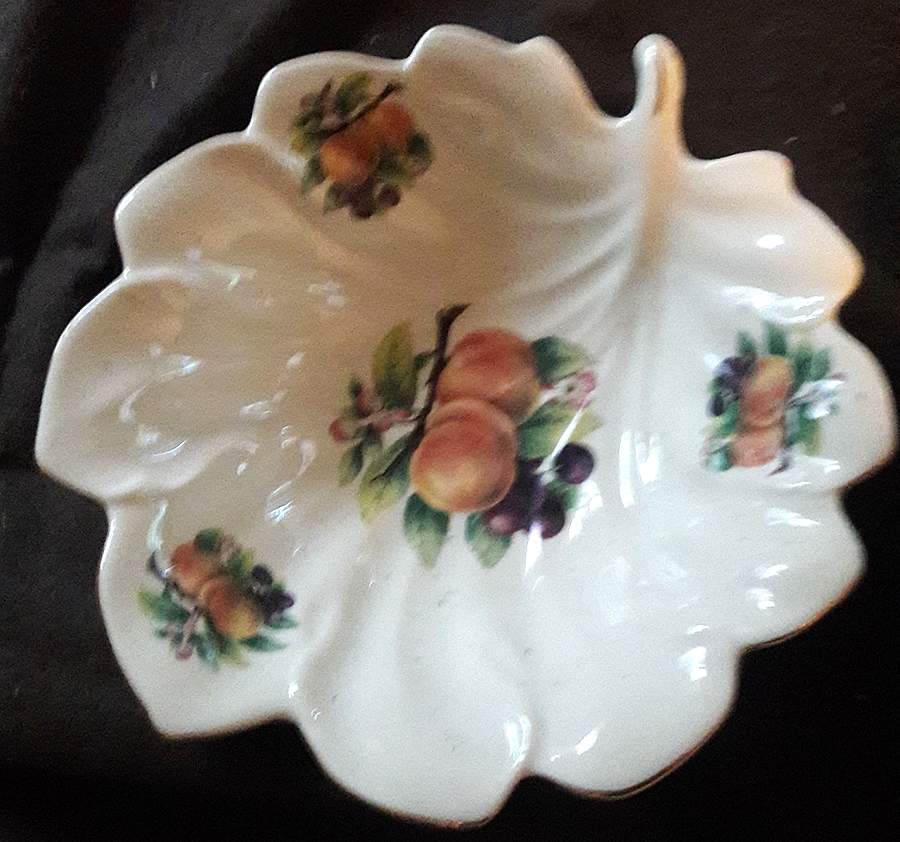 BAU54 Leaf Shaped Dish by Baum Brothers-1