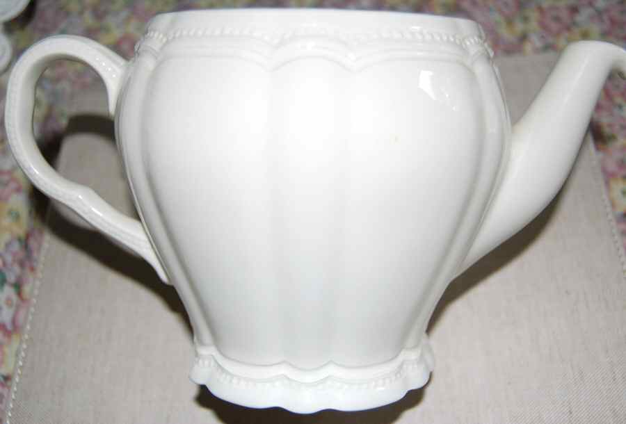 Rangoon Teapot No Lid by Boch-1