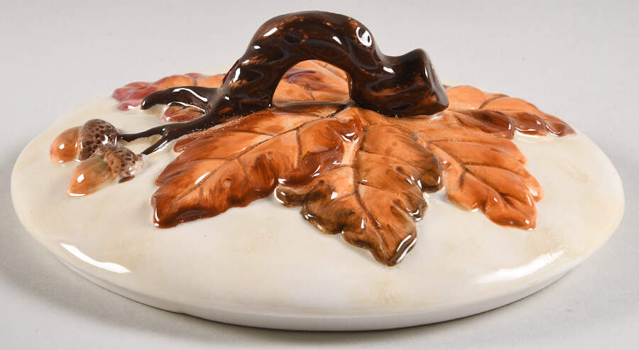 Acorn Collection Lid for Round Vegetable by Baum Brothers-1