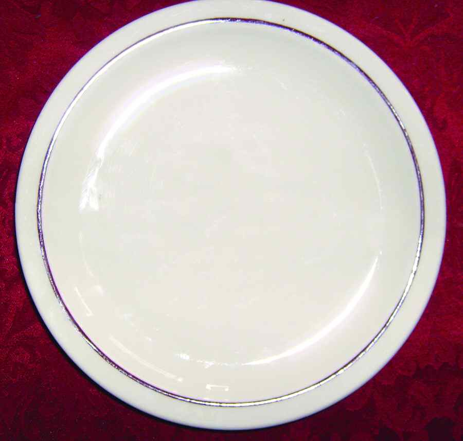 BUF142 Dinner Plate by Buffalo Pottery-1