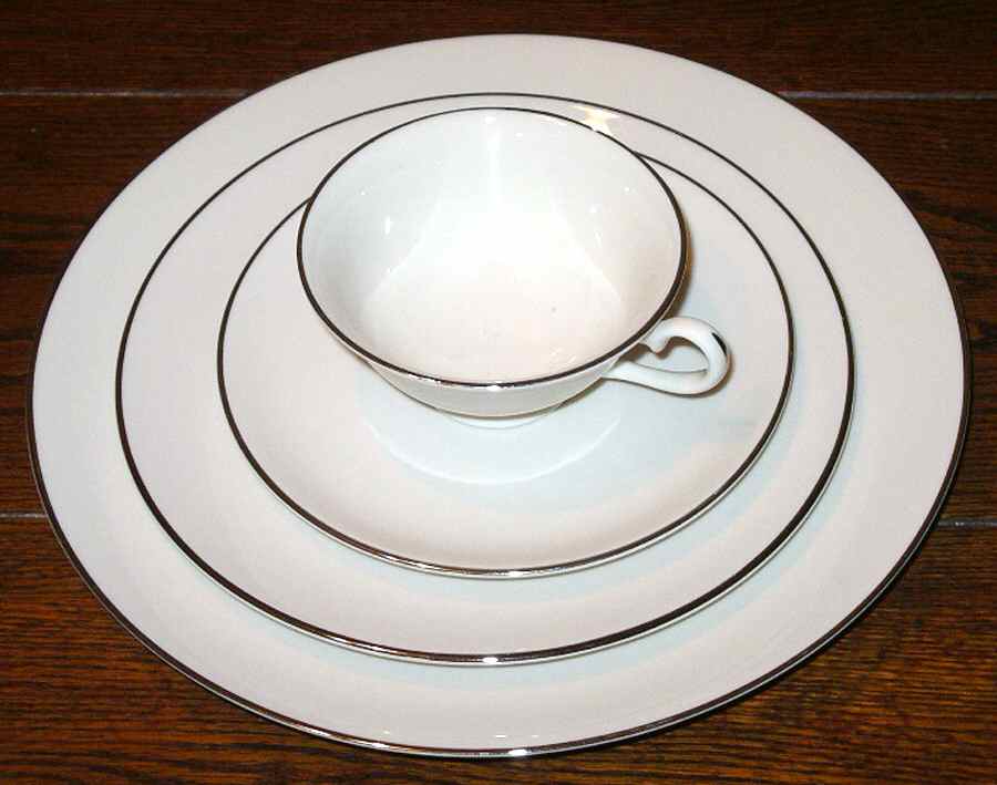 BLR5 Flat Cup & Saucer Set by Belora-1