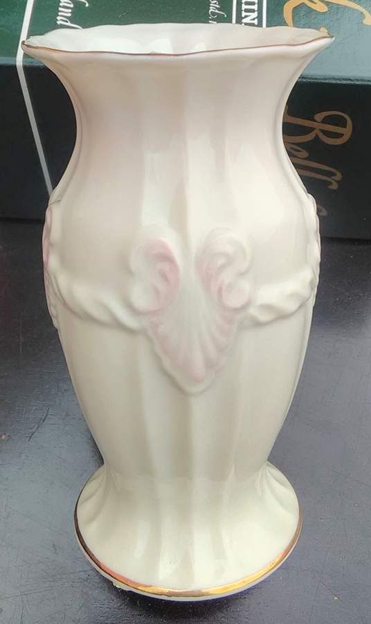 Georgian Shell Violet Vase by Belleek Pottery (Ireland)-1