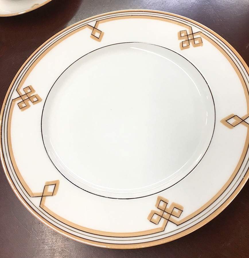 BSS78 Dinner Plate by Bassett-1