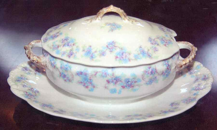 BWD631 Gravy Boat & Lid w/Underplate by Bawo & Dotter-1