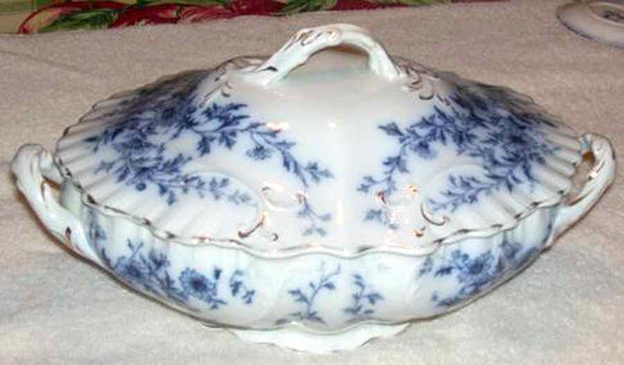 Daisy (Gold Scrolls) Oval Covered Vegetable by Burgess & Leigh-1