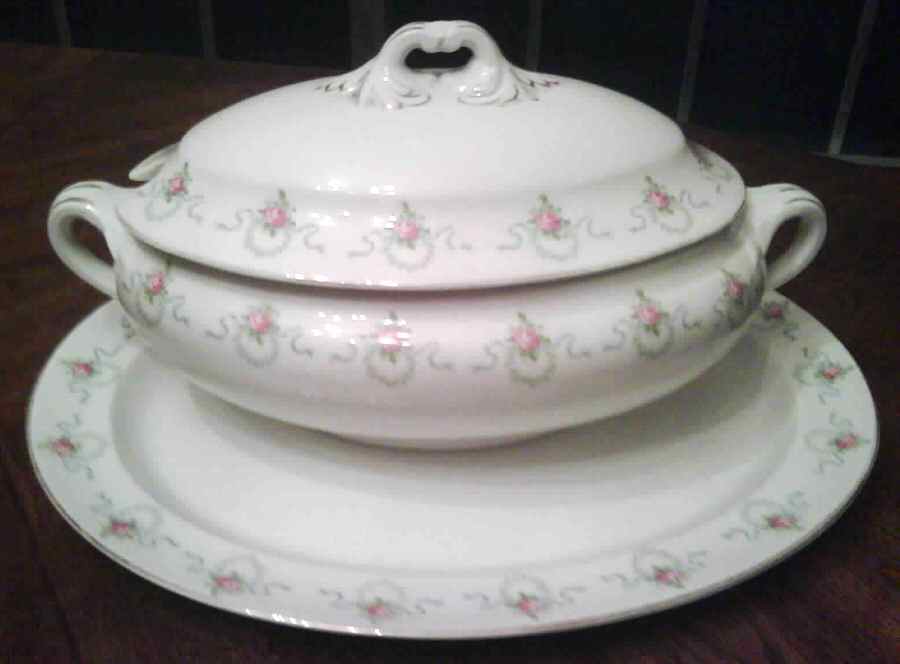 7582 Oval Tureen & Lid by Booths-1