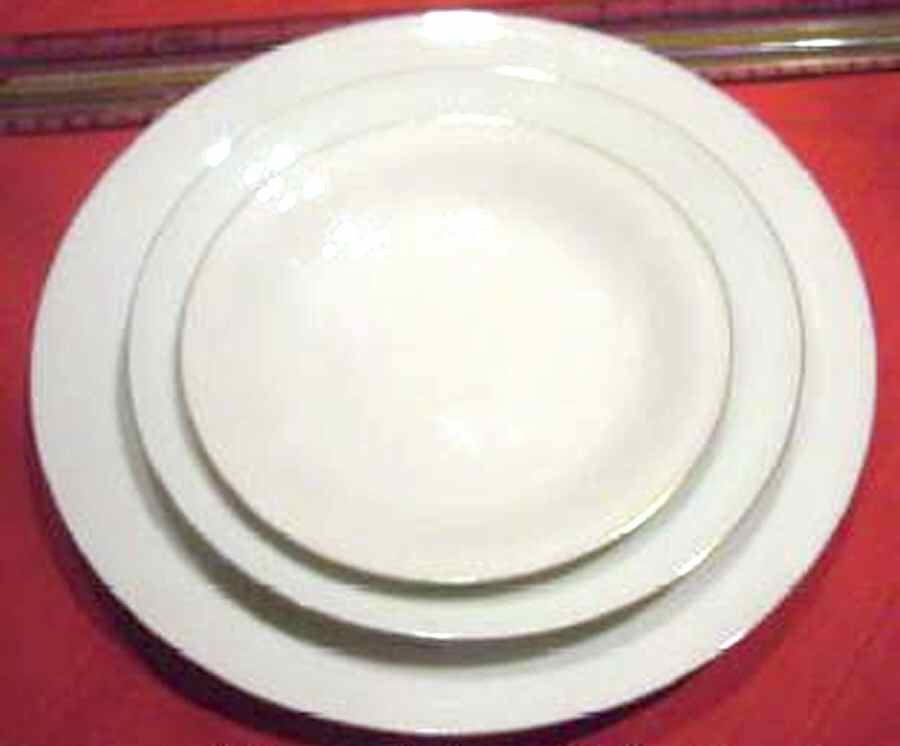 Leda Dinner Plate by Bing & Grondahl-1