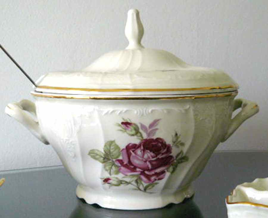 THU558 Tureen &  Lid by Thun-1