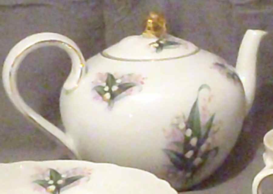 BAV387 Teapot & Lid by Bavaria-1