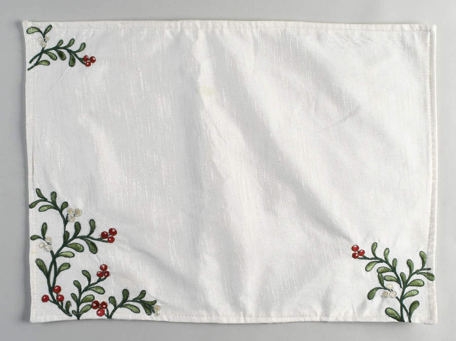 Mistletoe Cloth Placemat by Better Homes and Gardens-1