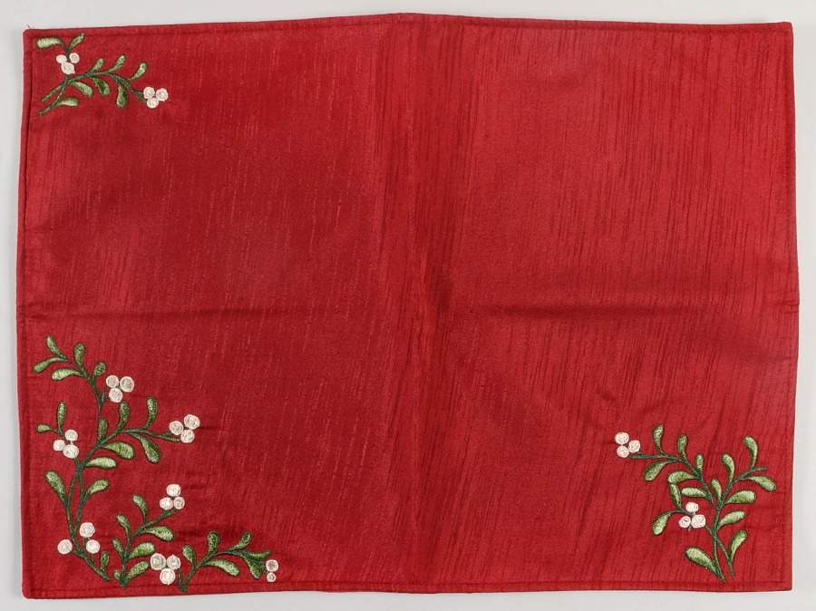 Mistletoe Cloth Placemat by Better Homes and Gardens-1