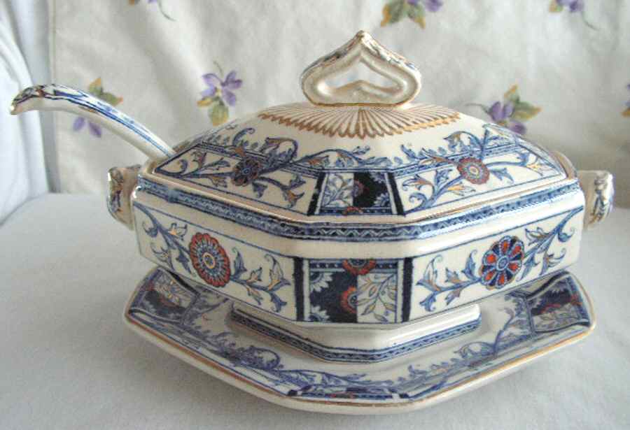 Buckingham Sauce Boat & Lid & Underplate & Ladle by Booths-1