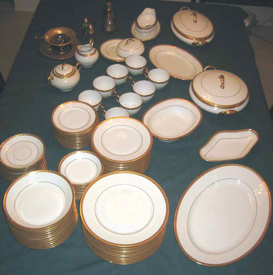 BOJ95 Round Covered Vegetable by Jean Boyer (Limoges)-1
