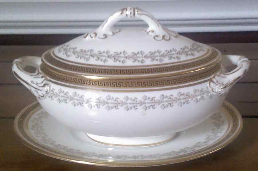 BWM21 Gravy Boat & Lid w/Underplate by Brown, Westhead & Moore-1