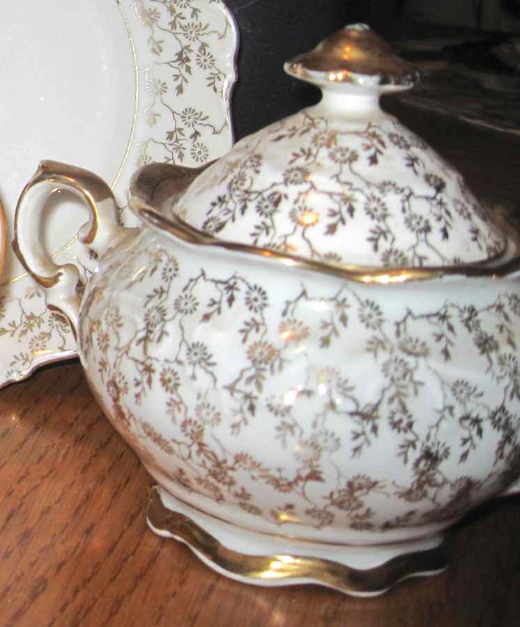 BAV427 Sugar Bowl & Lid by Bavaria-1