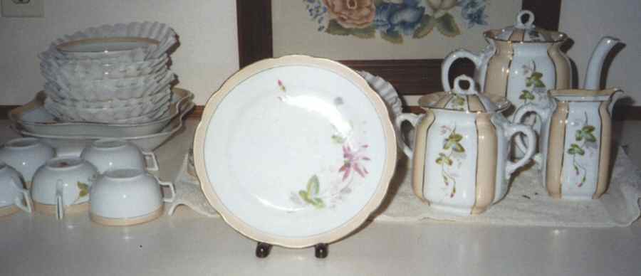 BBD7 Dinner Plate by BBD-Karlsbad-1
