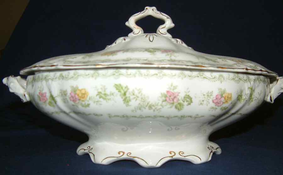 BIS38 Round Covered Vegetable by Bishop & Stonier-1