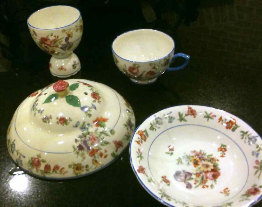 BEM3 Muffin Dish & Lid by British Empire Ware-1