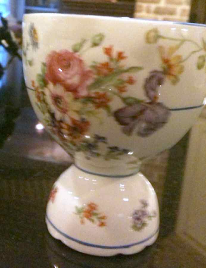 BEM3 Single Egg Cup by British Empire Ware-1