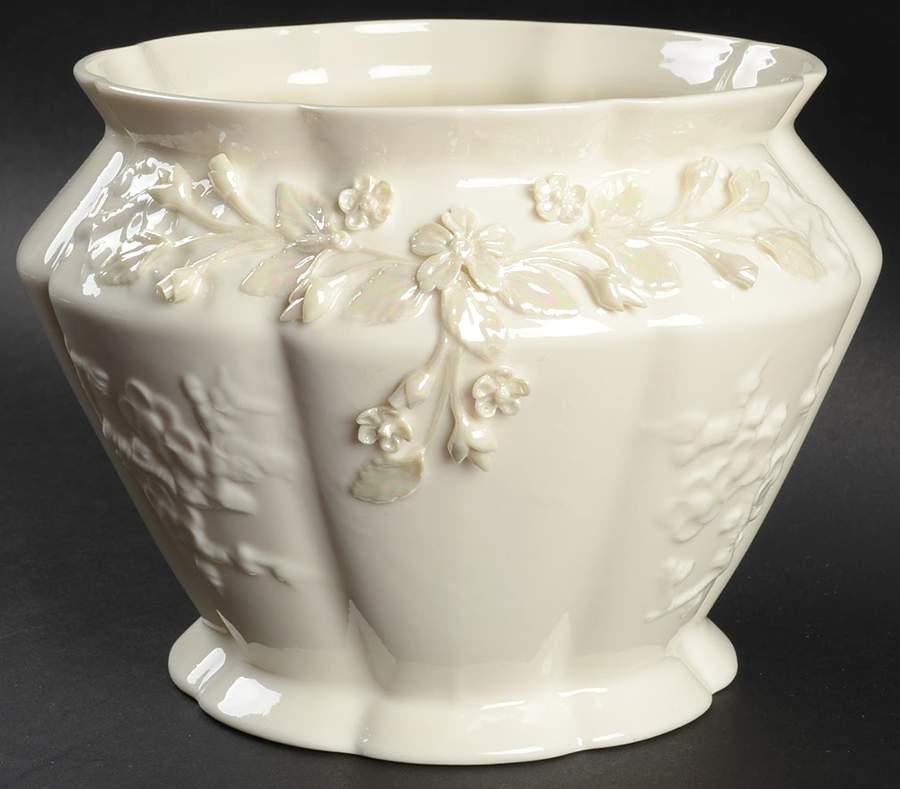 Thorn 5" Flower Pot by Belleek Pottery (Ireland)-1