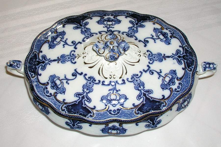 Laurence Oval Covered Vegetable by Bishop & Stonier-1