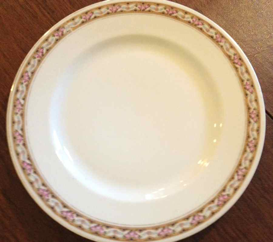 12627 Dinner Plate by Bassett-1