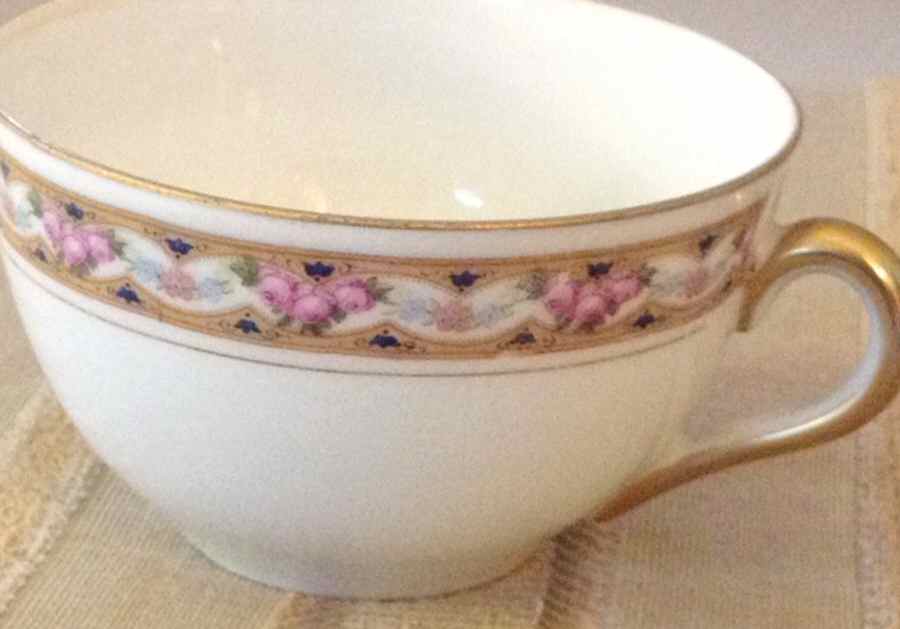 12627 Flat Cup by Bassett-1