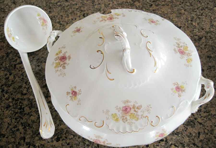 BIS39 Tureen & Lid w/Ladle by Bishop & Stonier-1