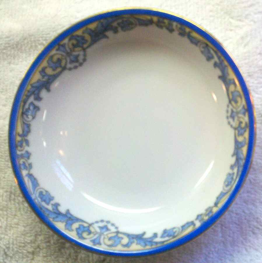 HUT395 Fruit/Dessert (Sauce) Bowl by Hutschenreuther-1