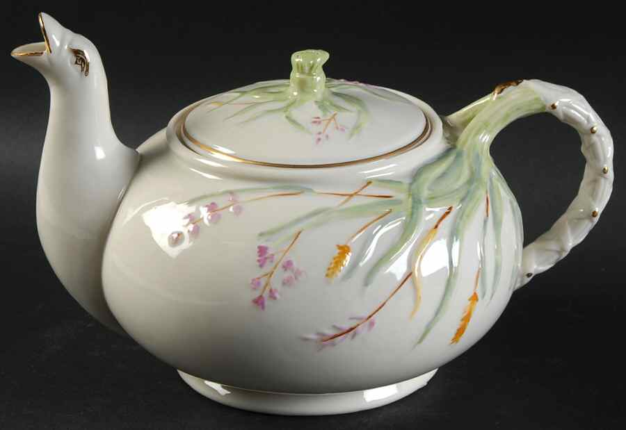 Grass Water Teapot & Lid by Belleek Pottery (Ireland)-1
