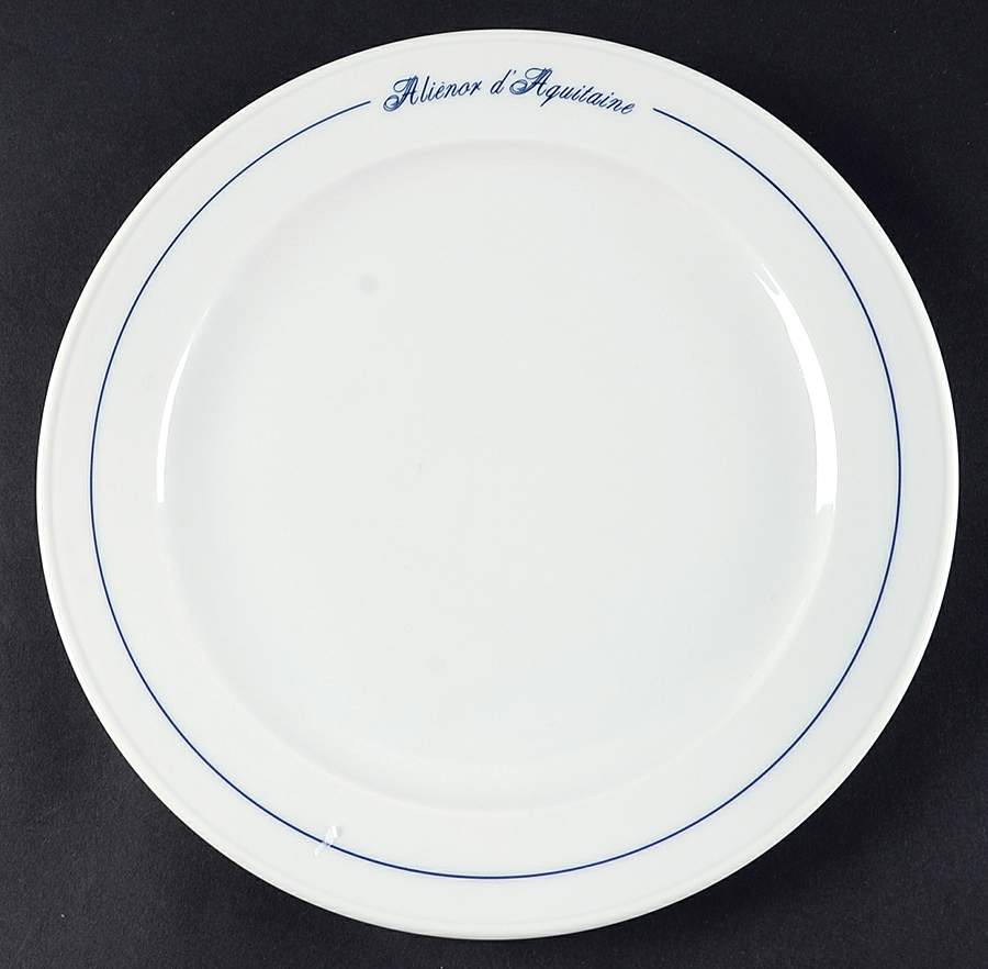 Alienor d'Aquitaine Dinner Plate by Bauscher Weiden-1