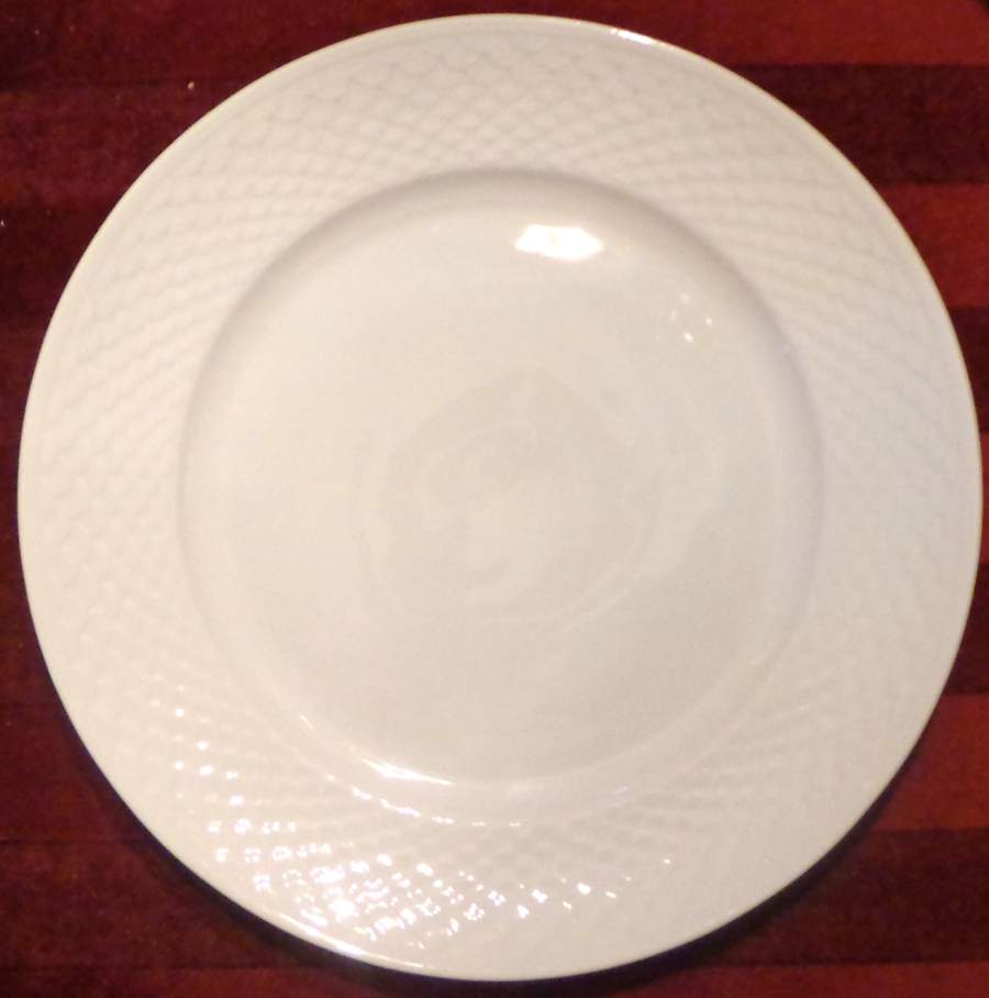 BIG96 Dinner Plate by Bing & Grondahl-1